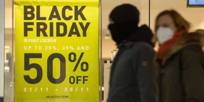 Der Black Friday findet am 26. November statt, der Cyber Monday drei Tage später am 29. November. Foto: Friso Gentsch/dpa Der Black Friday findet am 26. November statt, der Cyber Monday drei Tage später am 29. November. Foto: Friso Gentsch/dpa