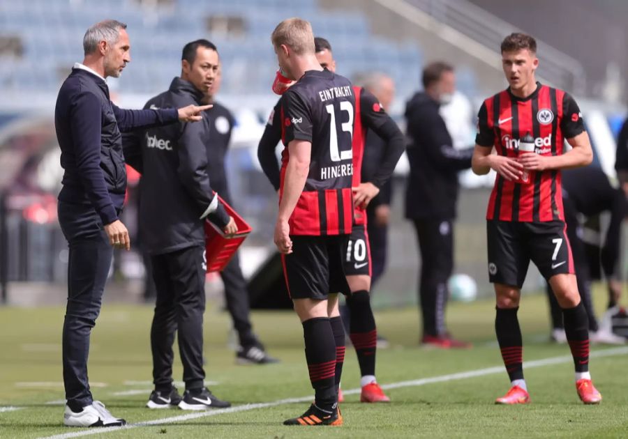 Adi Hütter trifft mit seinen Krisen-Gladbacher auf seine ehemaligen Spieler von Eintracht Frankfurt. (Archivbild)