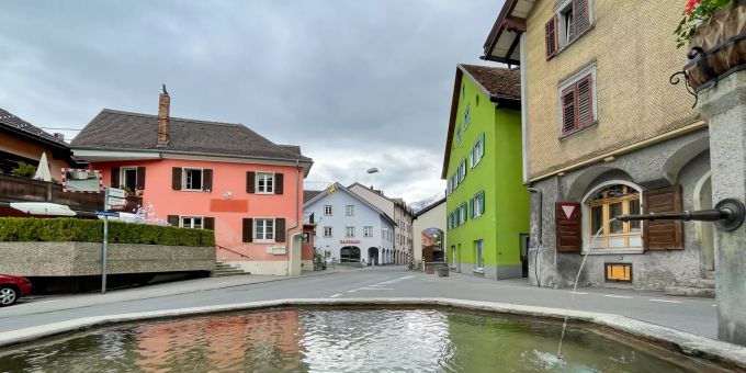 Brunnen im Dorfzentrum Zizers. Brunnen im Dorfzentrum Zizers.