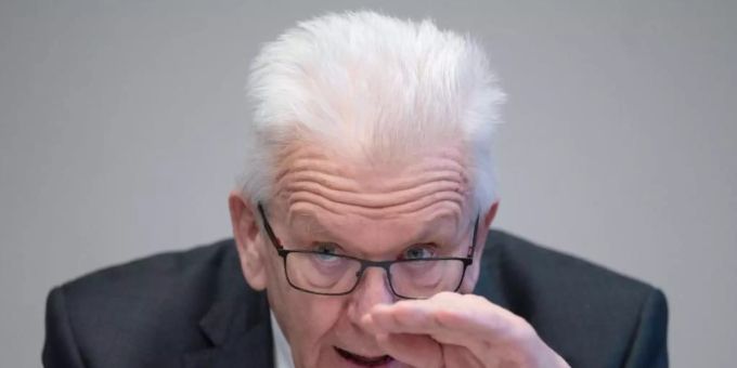 «Jetzt kann man nur darauf hoffen, dass es eine Gruppe gibt, die eine Mehrheit hat für eine Impfpflicht»: Winfried Kretschmann. Foto: Marijan Murat/dpa «Jetzt kann man nur darauf hoffen, dass es eine Gruppe gibt, die eine Mehrheit hat für eine Impfpflicht»: Winfried Kretschmann. Foto: Marijan Murat/dpa