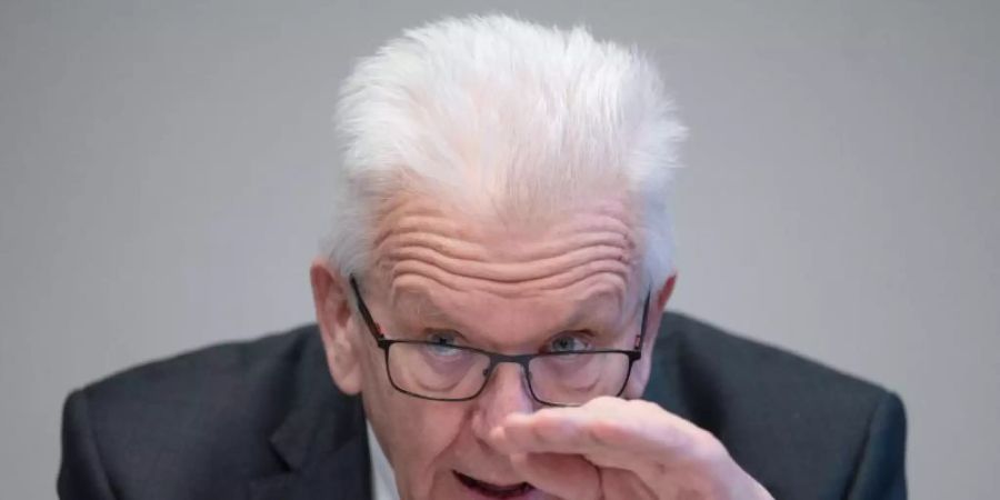 «Jetzt kann man nur darauf hoffen, dass es eine Gruppe gibt, die eine Mehrheit hat für eine Impfpflicht»: Winfried Kretschmann. Foto: Marijan Murat/dpa