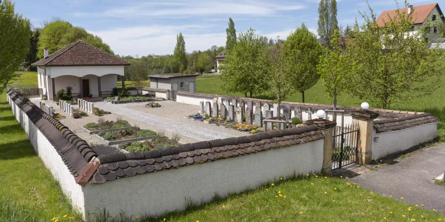 Der Friedhof Anwil an der Verbindungsstrasse nach Oltingen.