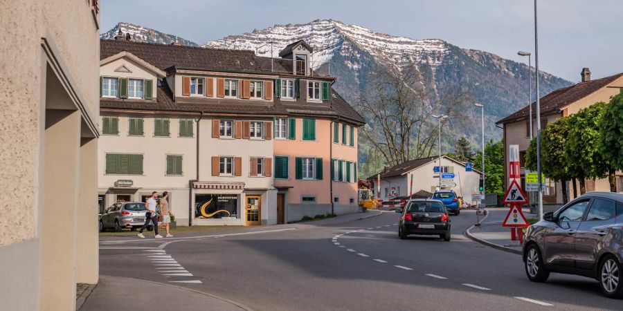 Dorfstrasse in der Gemeinde Kaltbrunn.