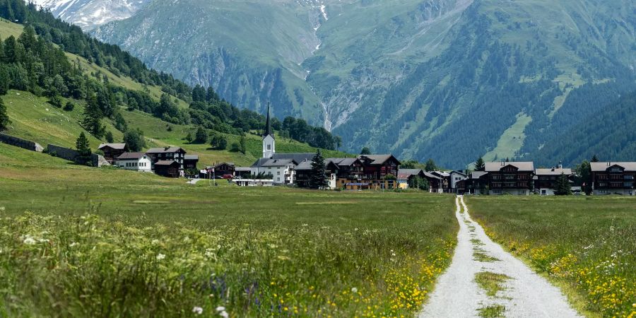 Blick auf Ulrichen, das zur Munizipalgemeinde Obergoms gehört.