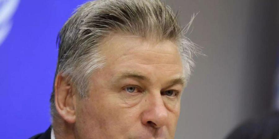 Schauspieler Alec Baldwin nimmt an einer Pressekonferenz im Hauptquartier der Vereinten Nationen teil. (Archivbild). Foto: Seth Wenig/AP/dpa
