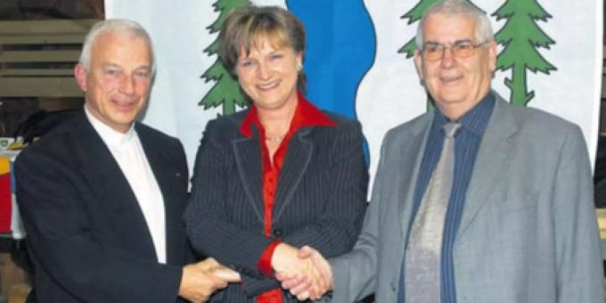 Fusion zur Gemeinde Neckertals Gemeindepräsidentin Vreni Wild mit Hans Bütikofer, Mogelsberg (links), und Adolf Fäh, Brunnadern. Wild