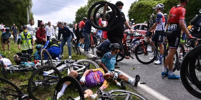 Massensturz bei der Tour de France Massensturz bei der Tour de France