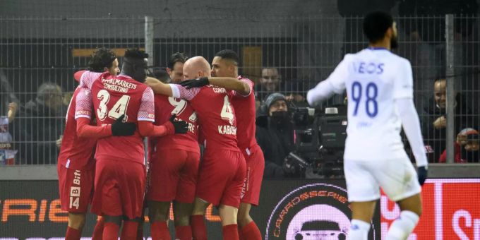 Die Spieler des FC Sion feiern das Tor zum 1:0 gegen Lausanne-Sport. FC Sion Lausanne Sport