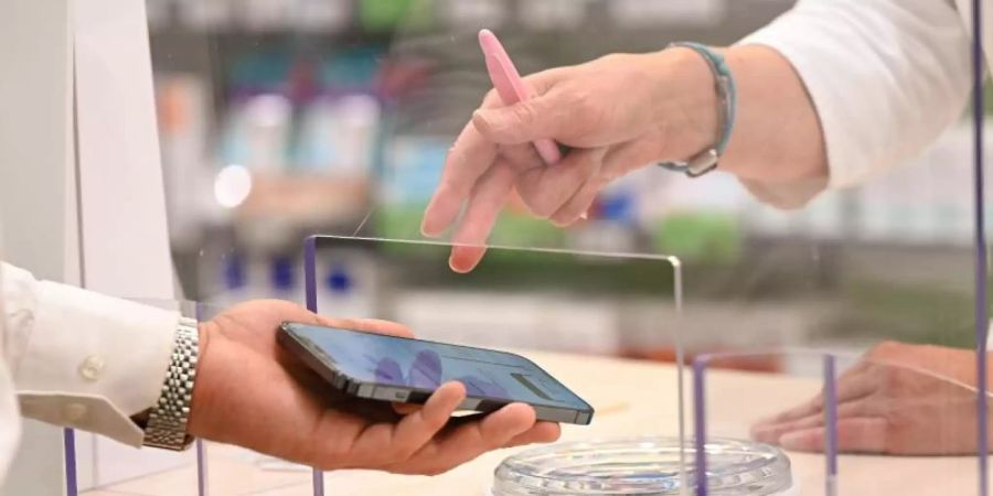Das elektronische Rezept soll den Zettelkram ablösen. Foto: Mohssen Assanimoghaddam/dpa
