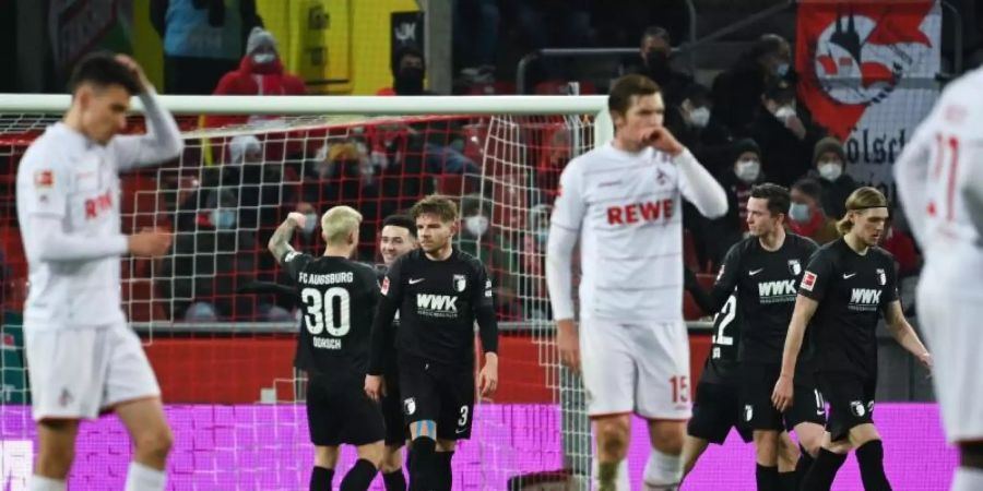 Der FC Augsburg hat mit dem 2:0-Erfolg beim 1. FC Köln den vierten Saisonsieg errungen. Foto: Federico Gambarini/dpa