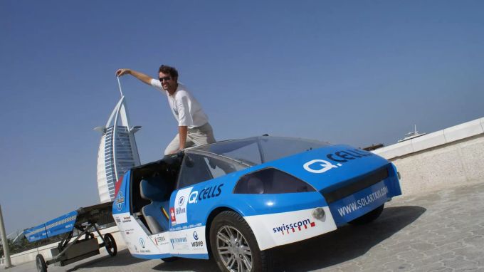 Louis Palmer mit seinem Solartaxi. Louis Palmer mit Solartaxi