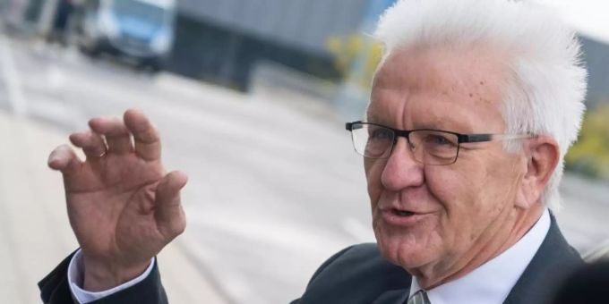 «Wir haben aber wirklich andere Probleme, als uns an solchen Fragen abzuarbeiten»: Winfried Kretschmann. Foto: Christophe Gateau/dpa «Wir haben aber wirklich andere Probleme, als uns an solchen Fragen abzuarbeiten»: Winfried Kretschmann. Foto: Christophe Gateau/dpa