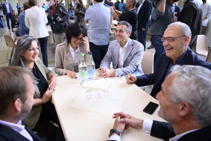 Eine selbsternannte Frohnatur: Nuria Gorrite (SP) (2. v. l.) mit den Bundesräten Ignazio Cassis (FDP) (3. v. r.) und Guy Parmelin (SVP) (2. v. r.) während der Bundesratsreise 2021. Gorrite Parmelin Cassis