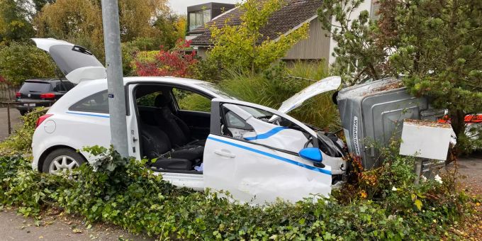 Beim Unfall wurde die Autofahrerin mittelschwer verletzt. Unfall