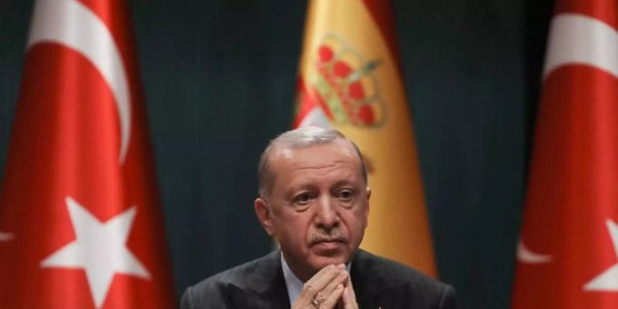 Recep Tayyip Erdogan, Präsident der Türkei, hat den Kronprinzen Abu Dhabis, Mohammed bin Sajid al-Nahjan in Ankara empfangen. Foto: Burhan Ozbilici/AP/dpa/Archiv Recep Tayyip Erdogan, Präsident der Türkei, hat den Kronprinzen Abu Dhabis, Mohammed bin Sajid al-Nahjan in Ankara empfangen. Foto: Burhan Ozbilici/AP/dpa/Archiv