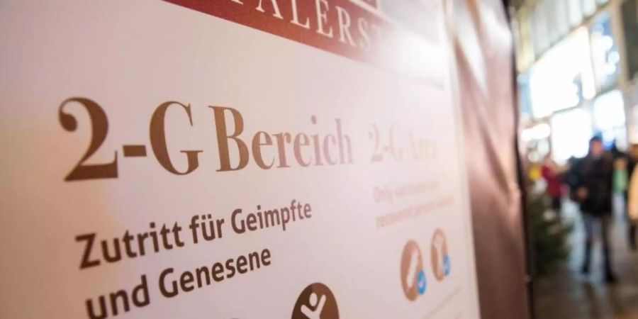 Der Handelsverband Deutschland (HDE) schätzt eine 2G-Regel für den Einzelhandel als «unverhältnismässig» ein. Foto: Daniel Bockwoldt/dpa