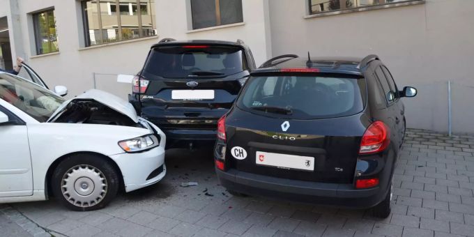 An den Fahrzeugen entstand Schaden von mehreren tausend Franken. Kantonspolizei Appenzell Ausserrhoden