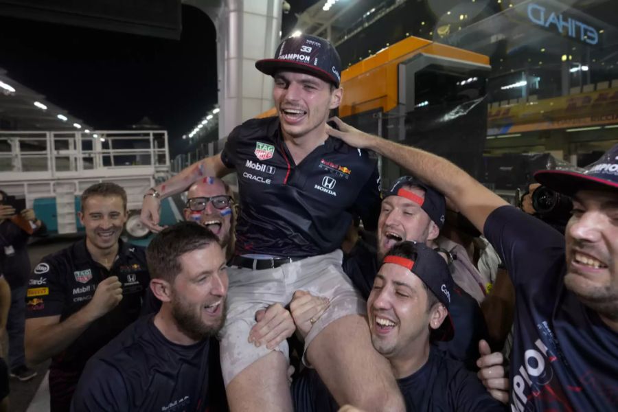 Der 24-Jährige wurde in Abu Dhabi zum ersten Mal in seiner Karriere Formel-1-Weltmeister.