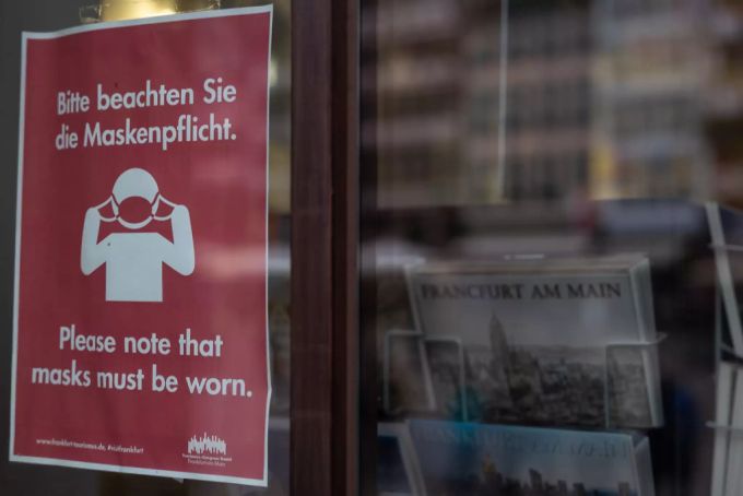 Auch die durch Corona gekommene Maskenpflicht, hat die Ausbreitung einer grippeähnlichen Erkrankung eingeschränkt. (Symbolbild) Maskenpflicht, grippeähnliche Erkrankung