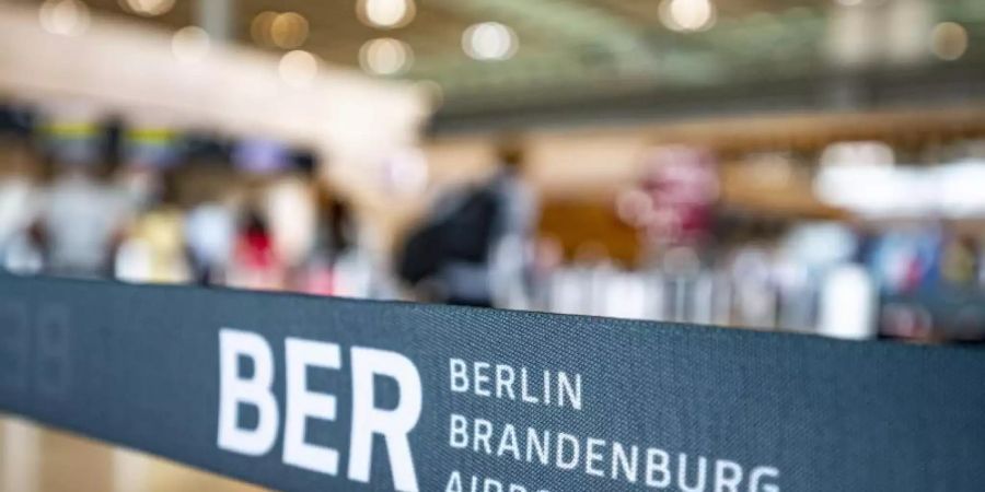 Ein Jahr nach seiner Inbetriebnahme scheint zumindest eine Airline zufrieden mit dem neuen Hauptstadtflughafen zu sein. Foto: Fabian Sommer/dpa