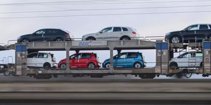 Auf dem deutschen Automarkt sind Neuwagen gegenwärtig so teuer wie noch nie. Foto: Robert Michael/dpa-Zentralbild/dpa Auf dem deutschen Automarkt sind Neuwagen gegenwärtig so teuer wie noch nie. Foto: Robert Michael/dpa-Zentralbild/dpa