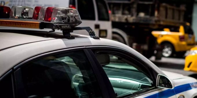 Etwas über eine Stunde lang verfolgen die Polizisten den Flüchtenden. Polizei