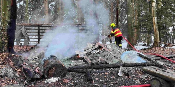 Brand der Waldhütte. Brand der Waldhütte