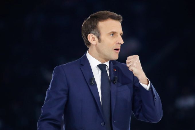 Dem amtierenden Präsidenten Macron wirft er in der Klimapolitik Untätigkeit vor. Macron