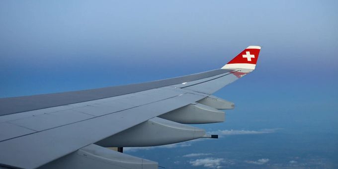 Kaum ein Reisender bezahlt für die durch einen Flug verursachten Emissionen, wie eine Studie zeigt. Kaum ein Reisender bezahlt für die durch einen Flug verursachten Emissionen, wie eine Studie zeigt.
