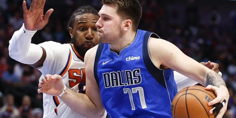 Superstar Luka Doncic (r) konnte die Niederlage der Dallas Mavericks gegen die Phoenix Suns nicht verhindern. Foto: Brandon Wade/AP/dpa