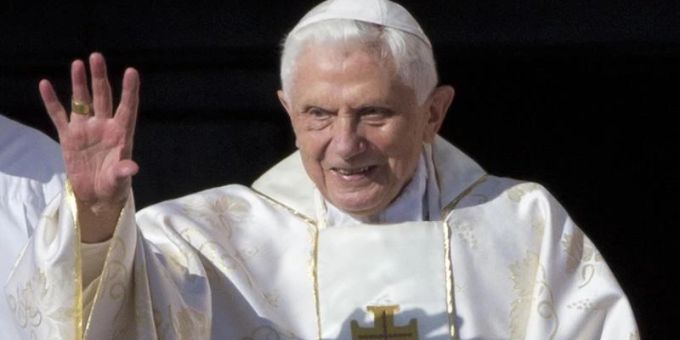 Fehlverhalten in mehreren Fällen: Ein neues Gutachten belastet den emeritierten Papst Benedikt schwer. Foto: Andrew Medichini/AP/dpa Fehlverhalten in mehreren Fällen: Ein neues Gutachten belastet den emeritierten Papst Benedikt schwer. Foto: Andrew Medichini/AP/dpa