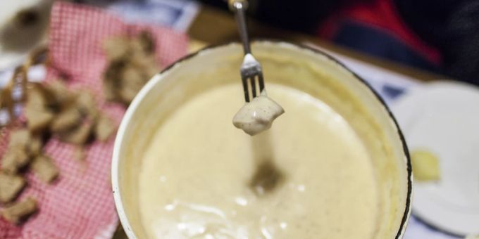 Neuerdings darf in Schweizer Gondelbahnen wieder Fondue gegessen werden. gondelbahn