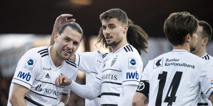 Trotz eines durchzogenen Auftritts gewinnt der FCB auswärts bei GC mit 4:2. FC Basel