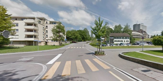 Im Frühling und Sommer 2022 ist ein Teil der Spitalstrasse nur als Einbahn befahrbar. Spitalstrasse Wetzikon