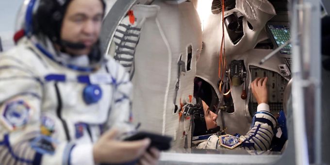Ein Langzeitaufenthalt im All wirkt sich auf die Gehirnstrukturen aus: der Kosmonaut Oleg Skripochka (links) und die Astronautin Jessica Meir an Bord der ISS. (Archivbild) Ein Langzeitaufenthalt im All wirkt sich auf die Gehirnstrukturen aus: der Kosmonaut Oleg Skripochka (links) und die Astronautin Jessica Meir an Bord der ISS. (Archivbild)