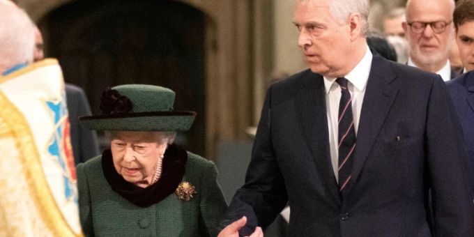 Andrew mit seiner Mutter Queen Elizabeth II. queen
