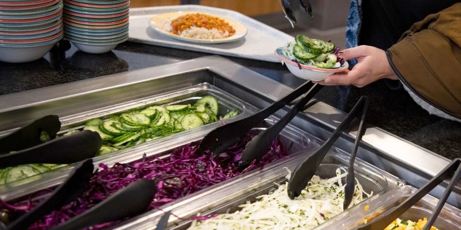 An der TU Berlin gibt es sie bereits seit 2019. Nun bekommt auch die Uni Hamburg ihre erste vegane Mensa.