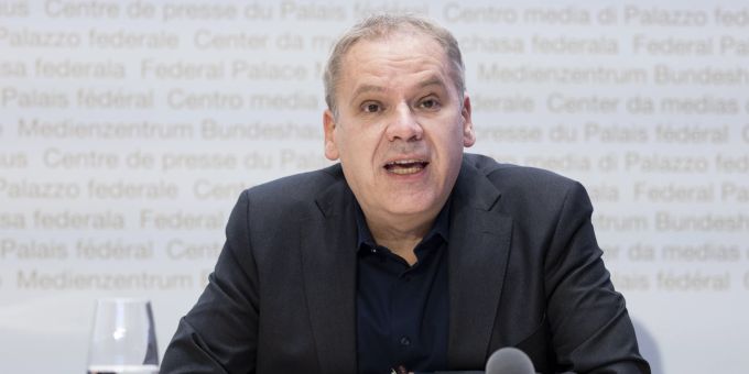 Patrick Mathys, Leiter Sektion Krisenbewältigung und internationale Zusammenarbeit, Bundesamt für Gesundheit BAG, spricht während einer Medienkonferenz zur aktuellen Situation des Coronavirus, am 4. Januar 2022 in Bern. Patrick Mathys