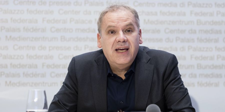 Patrick Mathys, Leiter Sektion Krisenbewältigung und internationale Zusammenarbeit, Bundesamt für Gesundheit BAG, spricht während einer Medienkonferenz zur aktuellen Situation des Coronavirus, am 4. Januar 2022 in Bern.