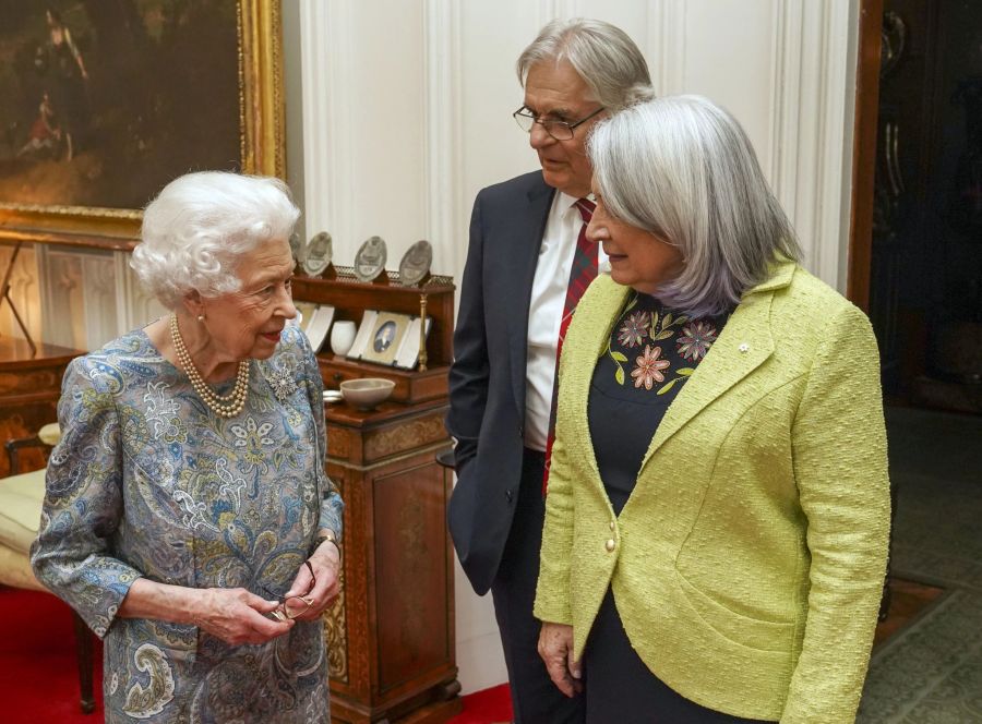 Queen Elizabeth zeigt sich bei einem offiziellen Auftritt vergangene Woche fit.