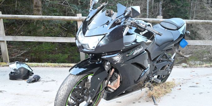 Gähwil SG: Selbstunfall mit Motorrad. Gähwil SG