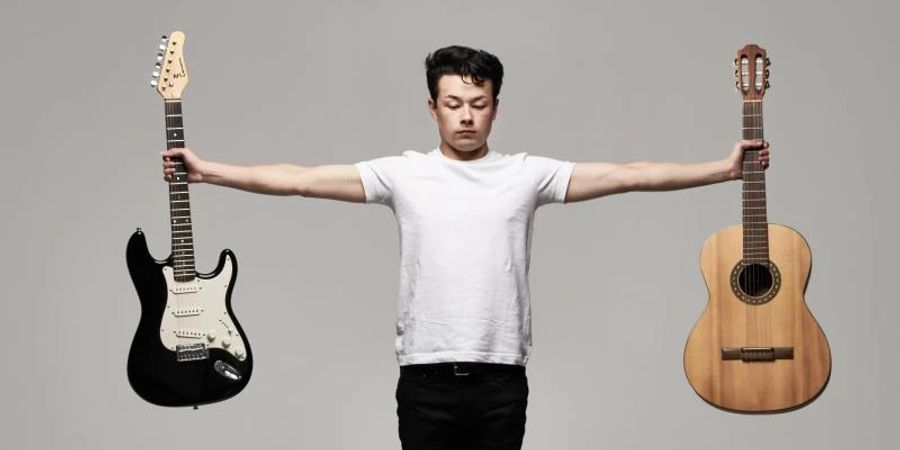 Der schottische Gitarrist Sean Shibe wird mit dem Leonard Bernstein Award ausgezeichnet. Foto: Kaupo Kikkas/Schleswig-Holstein Musikfestival/dpa