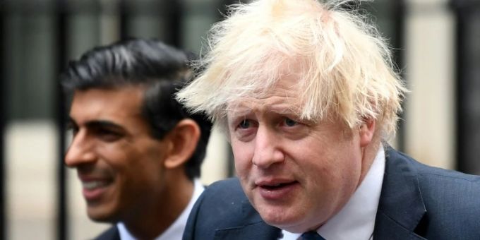 Boris Johnson (r.) und Rishi Sunak Boris Johnson (r.) und Rishi Sunak