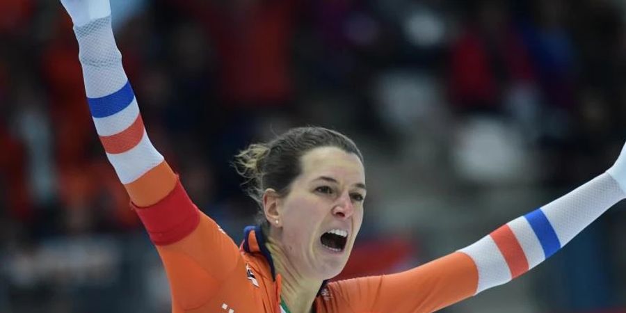 Eisschnellläuferin Ireen Wüst lief über 1500 Meter in 1:53,28 Minuten zu ihrer sechsten olympischen Goldmedaille. Foto: Sina Schuldt/dpa