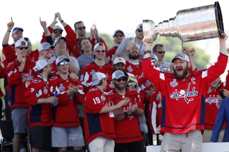 2018 gewinnt er mit seinem Team den Stanley Cup.