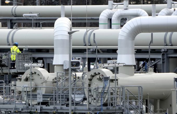 Sorgt der Ukraine-Krieg dafür, dass Europa künftig auf russisches Erdöl und Gas verzichtet? Im Bild: Rohre an der Anlandungsstelle der Nord Stream 2-Gaspipeline im norddeutschen Lubmin. ukraine krieg