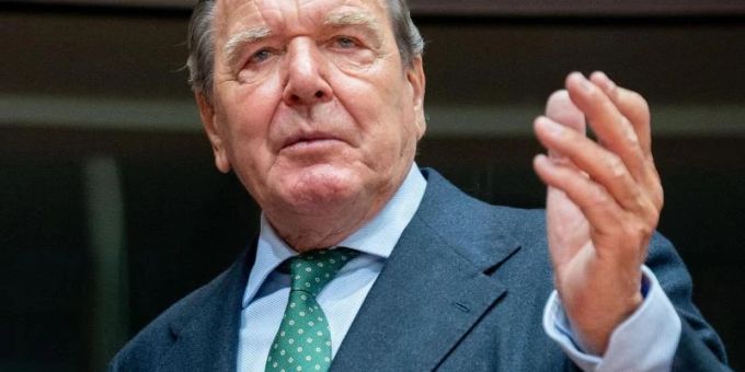 Aus der Bundesregierung verlautet, dass Gerhard Schröders Reise nach Moskau nicht mit ihr abgesprochen gewesen sei. Foto: Kay Nietfeld/dpa Aus der Bundesregierung verlautet, dass Gerhard Schröders Reise nach Moskau nicht mit ihr abgesprochen gewesen sei. Foto: Kay Nietfeld/dpa