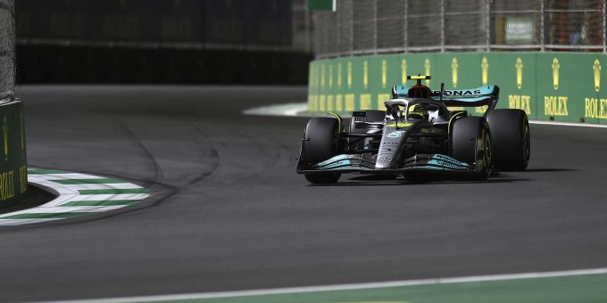 Lewis Hamilton wird beim GP in Saudi-Arabien von Position 16 aus ins Rennen gehen. Lewis Hamilton