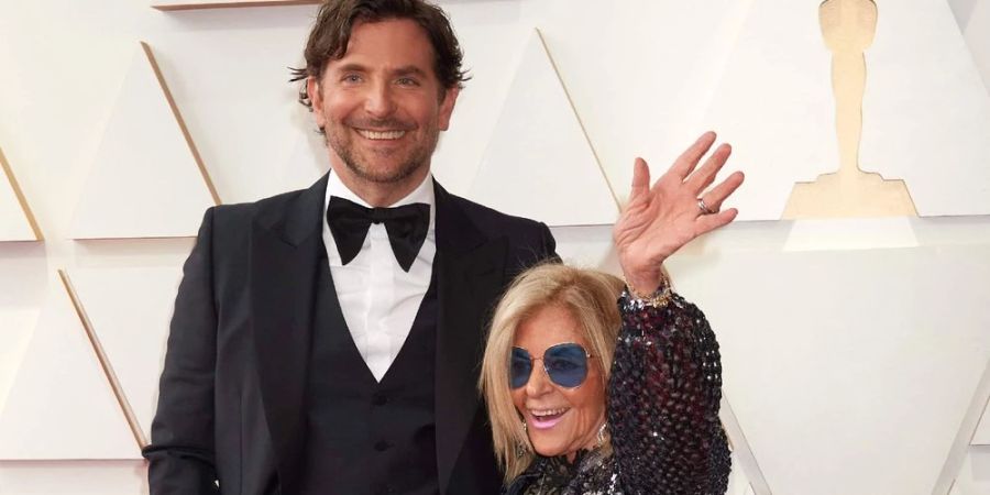 Bradley Cooper und Gloria Campano strahlten auf dem roten Teppich.