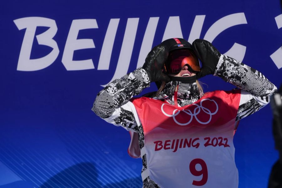 Bei der Qualifikation für den Slopestyle prangte bei Julia Marino noch das Logo auf ihrem Prada-Helm.